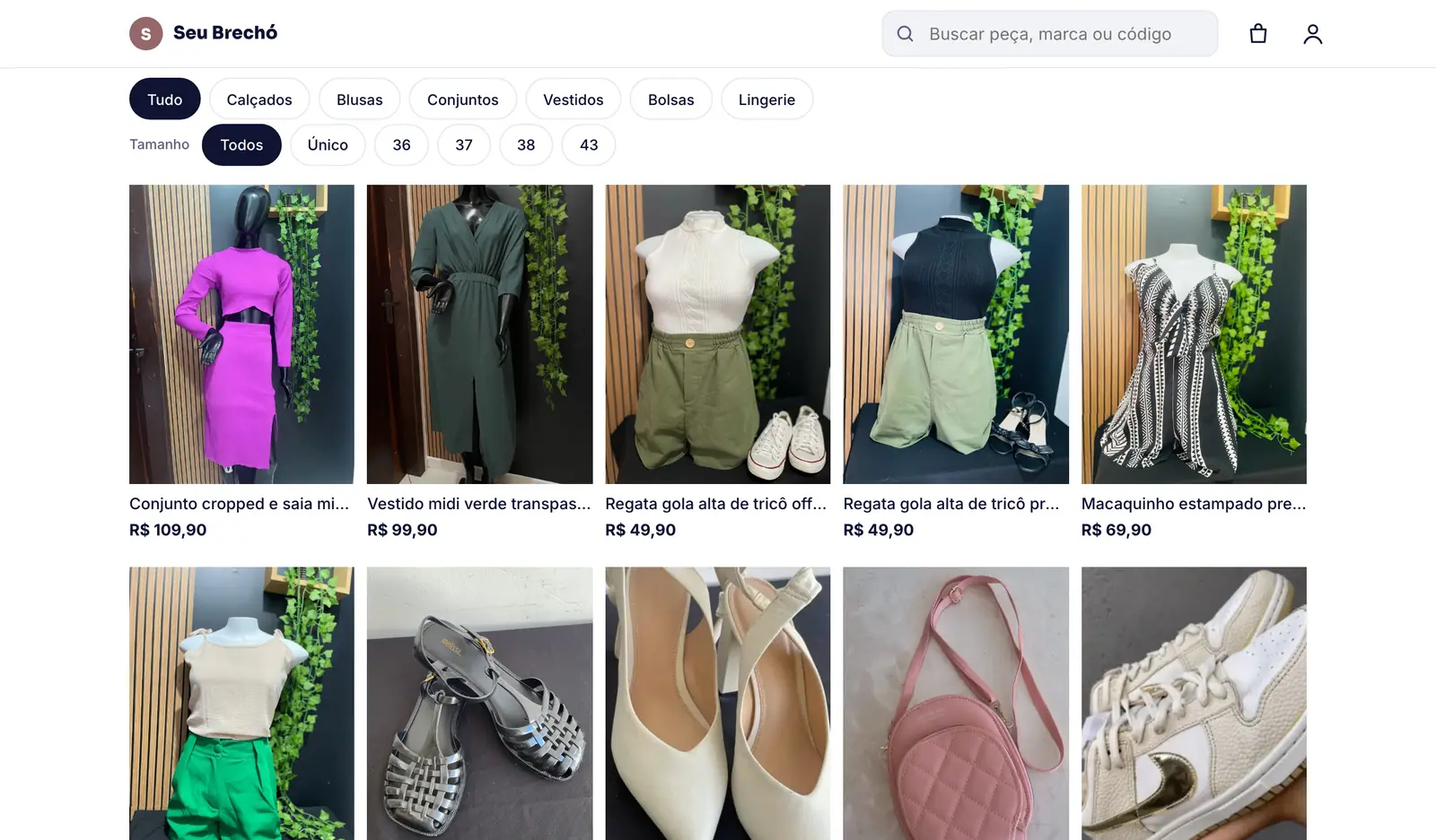 A mesma vitrine no computador: foto de perfil, bio, botões de WhatsApp e Instagram, destaques e as peças em grade